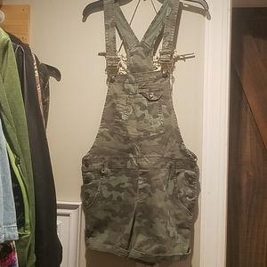 LEI large overalls bibs shorts camo